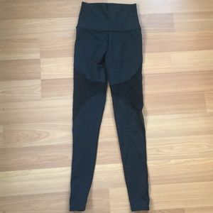 Onzie Stirrup Black mesh tights